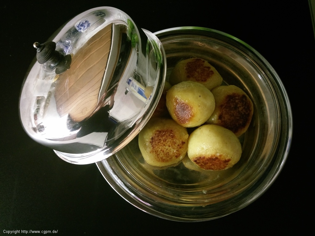 zur Sauce, Kartoffelklöße von gekochten Kartoffeln