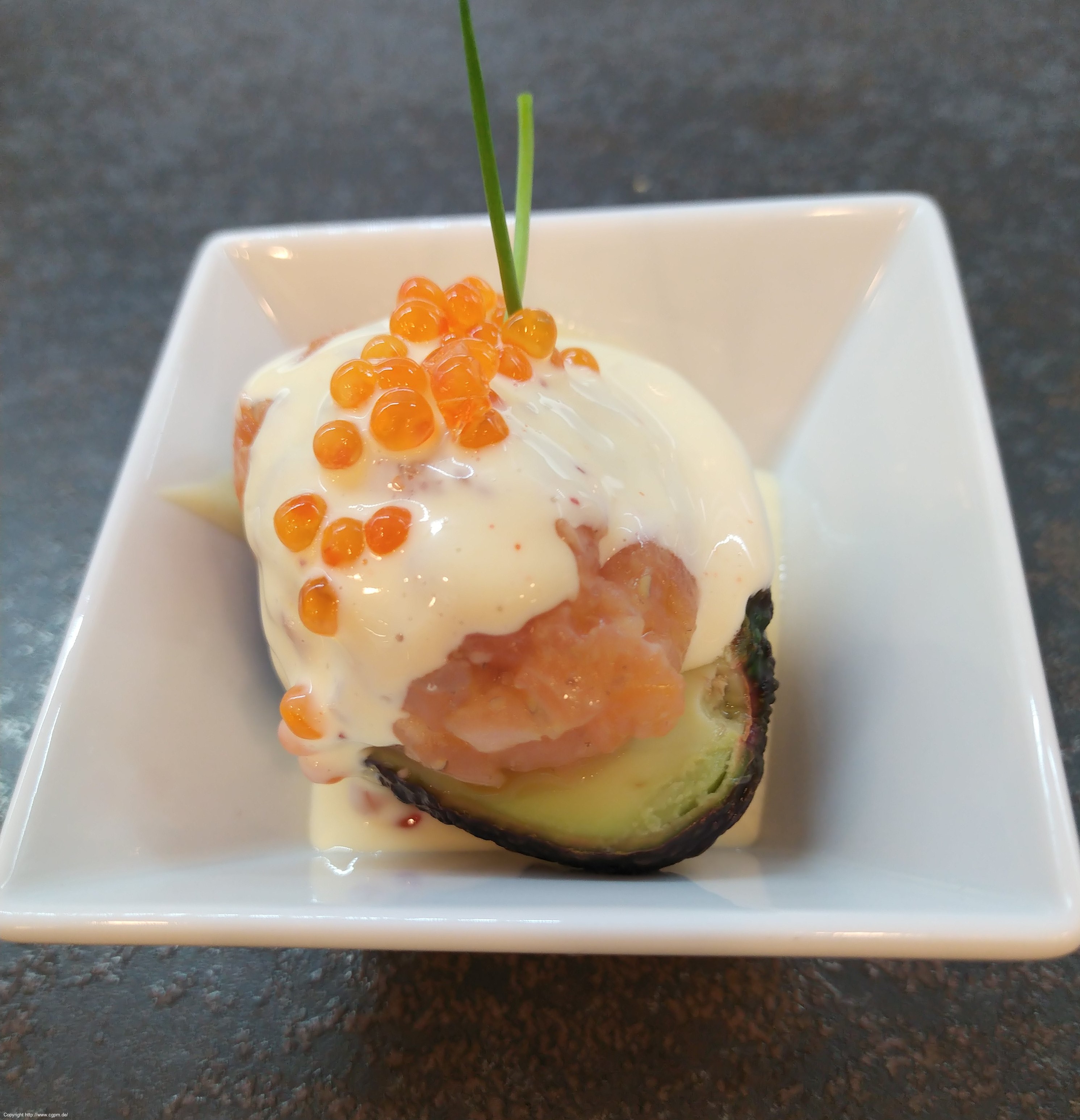 Eismeerforellen-Tatar mit Kaviar, Avocado und Zitronen Mayonnaise