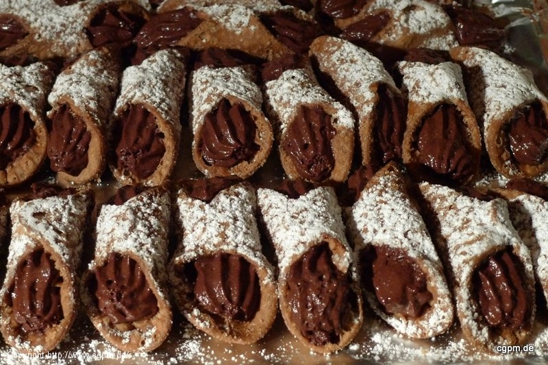 Gefüllte Sizilianische Röhrchen Cannoli — Rezepte Suchen