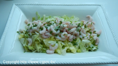 Eisbergsalat mit Honig-Senf Dressing und Eismeer Garnelen 