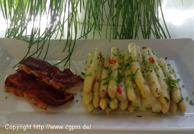 Spargel-Salat mit jungem Estragon