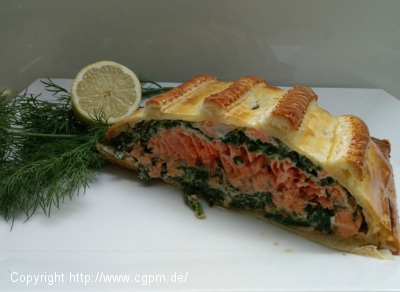 Lachs-Blätterteig im Anschnitt