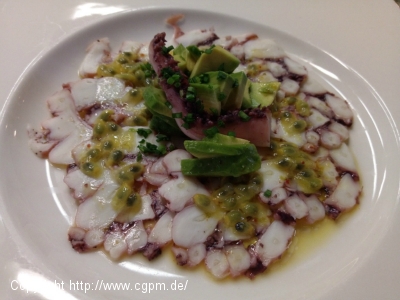 Oktopus-Carpaccio mit Passionsfrucht-Dressing