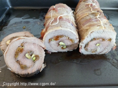 Schweinelende mit Senffrüchten und Nüssen gefüllt