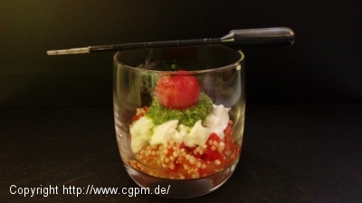 Tomaten-Quinoa mit Büffelmozzarella und Rucola Pesto